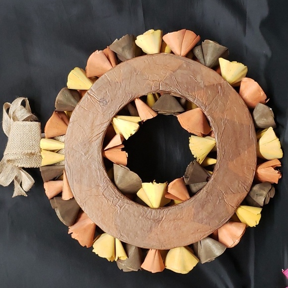 The Farmhouse Rachel Ashwell NWT Glittered Wood Curl Flowers Wreath - Picture 5 of 5